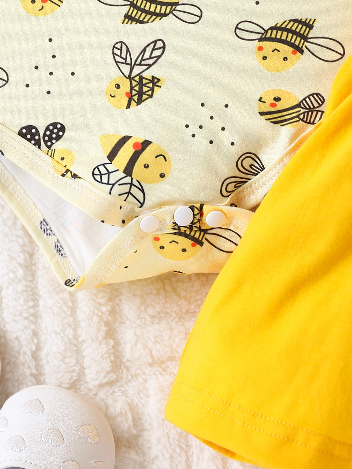 Baby Girl 2-Piece Set Cute Little Bee Full Print Round Neck Short-Sleeved Jumpsuit with Suspender Skirt Casual Summer Outfit